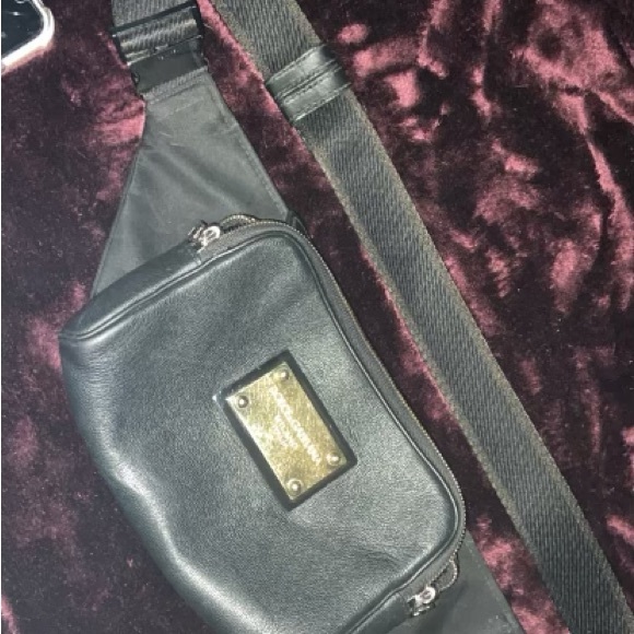 Dolce and Gabbana messenger bag, not a fanny pack - Picture 7 of 7